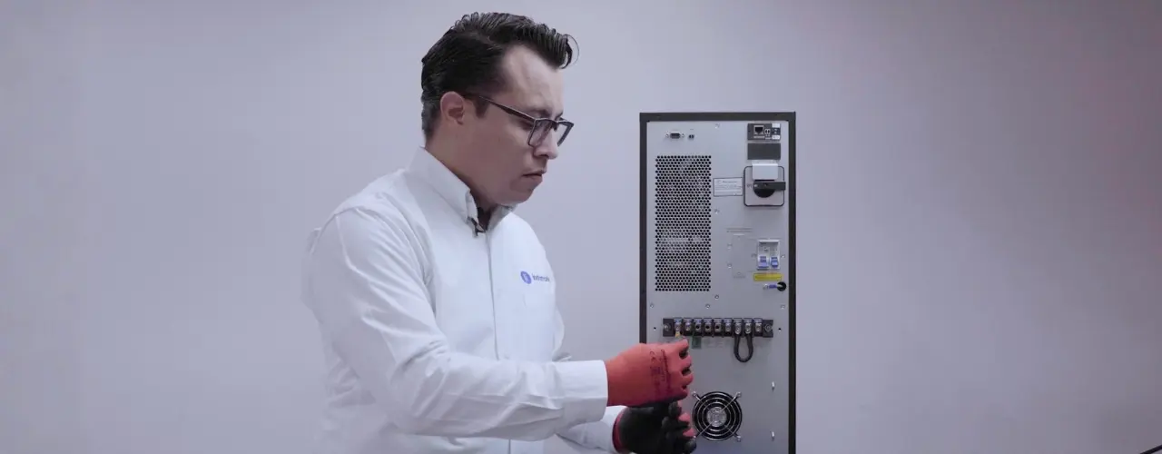 Instalación de UPS-IND 1206 HF